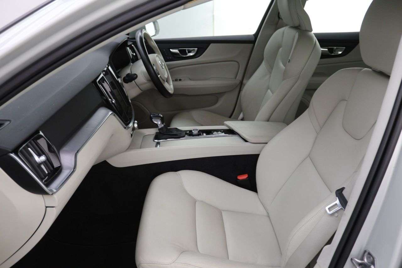 2020 VOLVO V60 2020 VOLVO V60