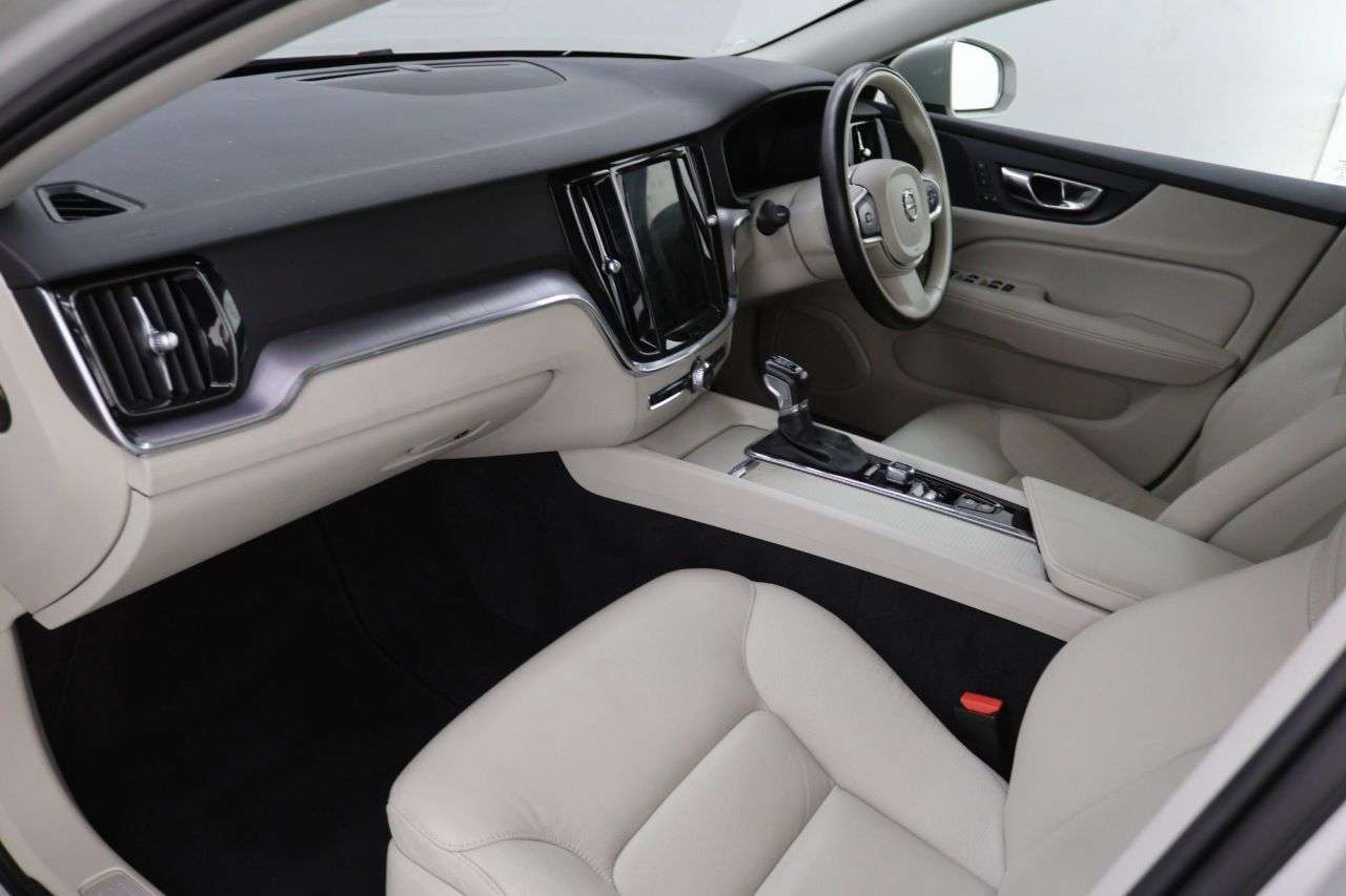 2020 VOLVO V60 2020 VOLVO V60