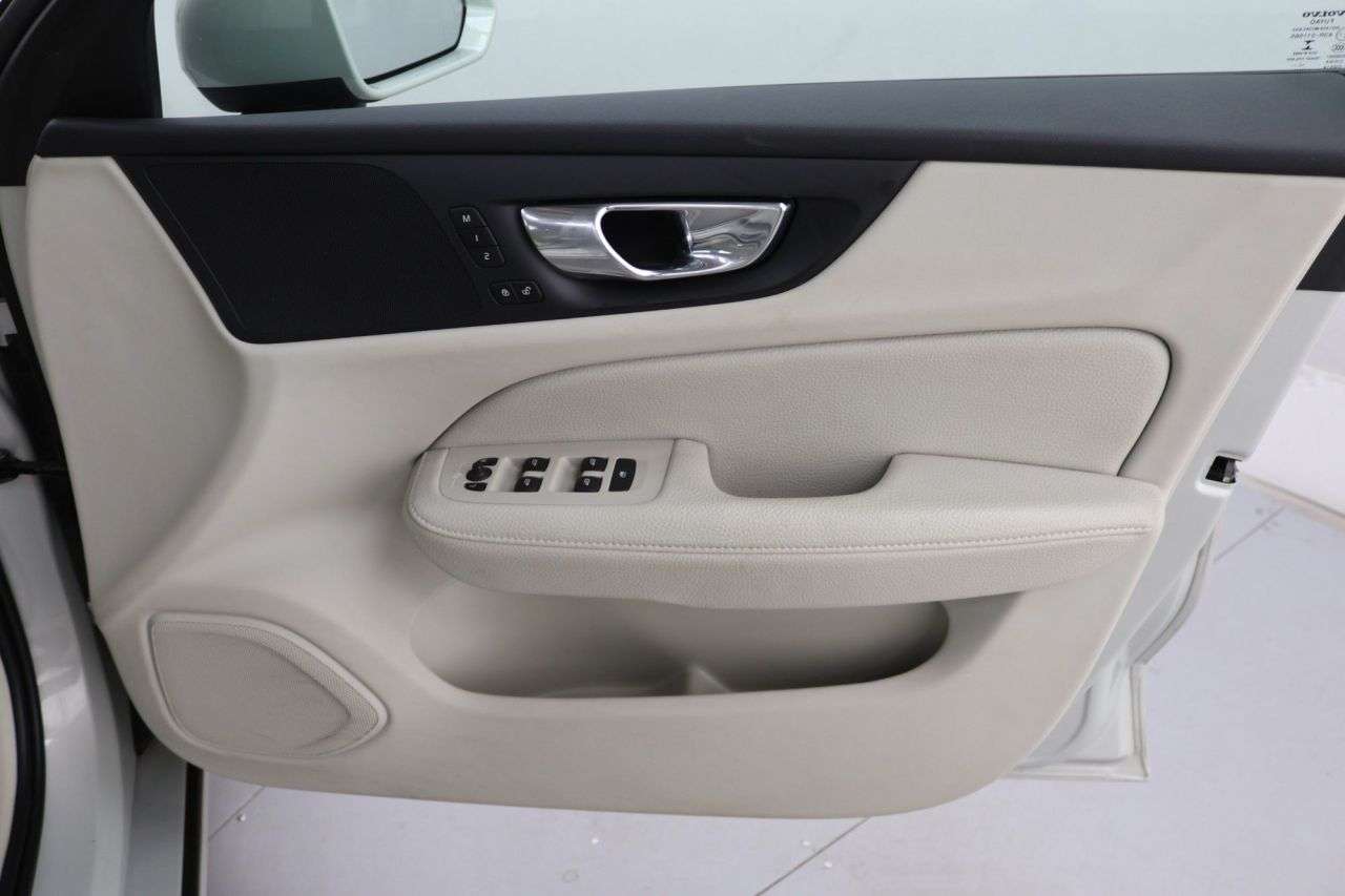 2020 VOLVO V60 2020 VOLVO V60