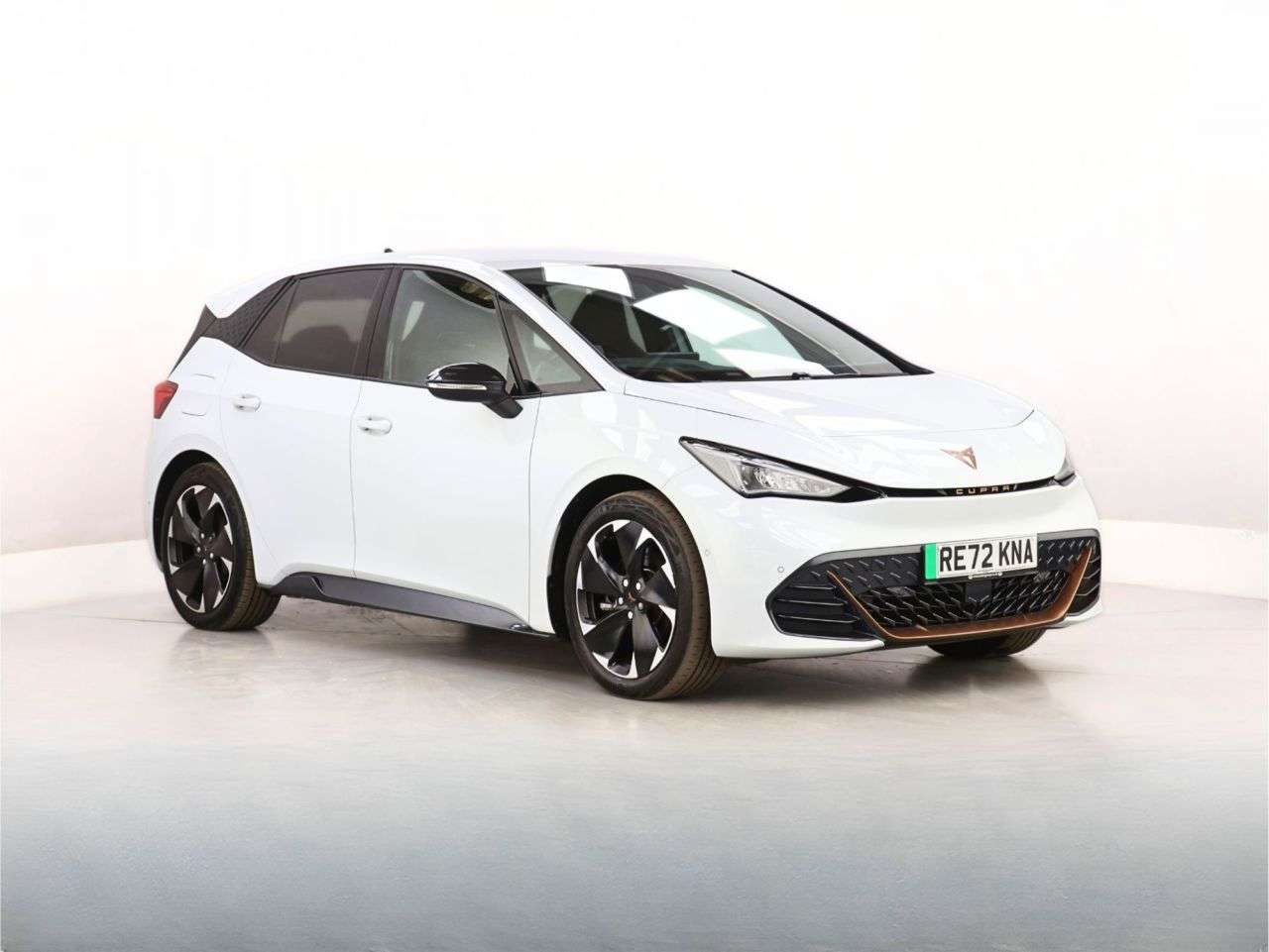 A 2022 CUPRA BORN e-Boost 77kWh V2 Hatchback 5dr Electric Auto (4 Seat) (230 ps) A 2022 CUPRA BORN e-Boost 77kWh V2 Hatchback 5dr Electric Auto (4 Seat) (230 ps)