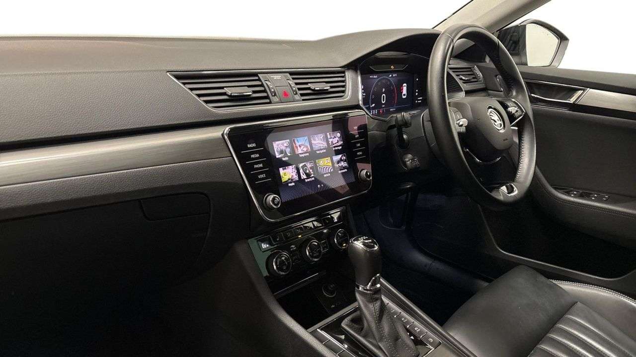 A 2022 SKODA SUPERB 1.4 TSI iV 13kWh SE L Estate 5dr Petrol Plug-in Hybrid DSG Euro 6 (s/s) (21 A 2022 SKODA SUPERB 1.4 TSI iV 13kWh SE L Estate 5dr Petrol Plug-in Hybrid DSG Euro 6 (s/s) (21
