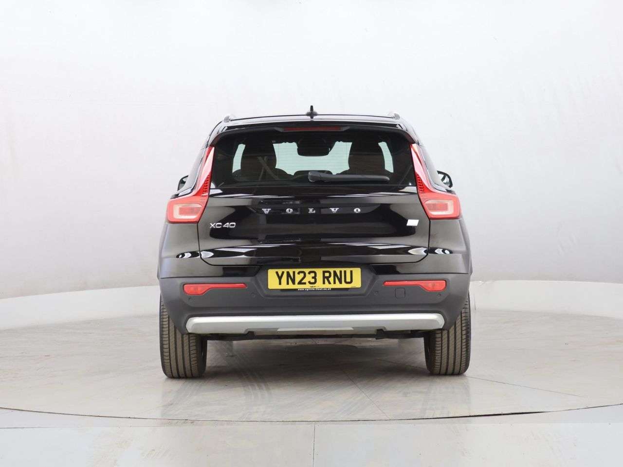 2023 VOLVO XC40 2023 VOLVO XC40