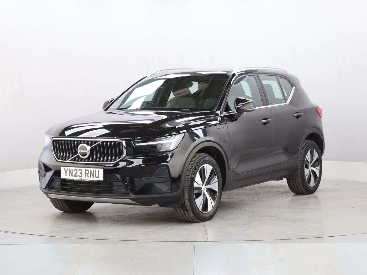 2023 VOLVO XC40 2023 VOLVO XC40