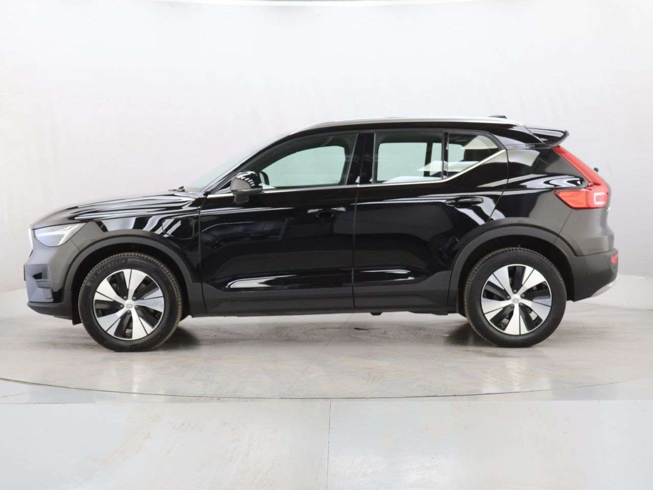 2023 VOLVO XC40 2023 VOLVO XC40