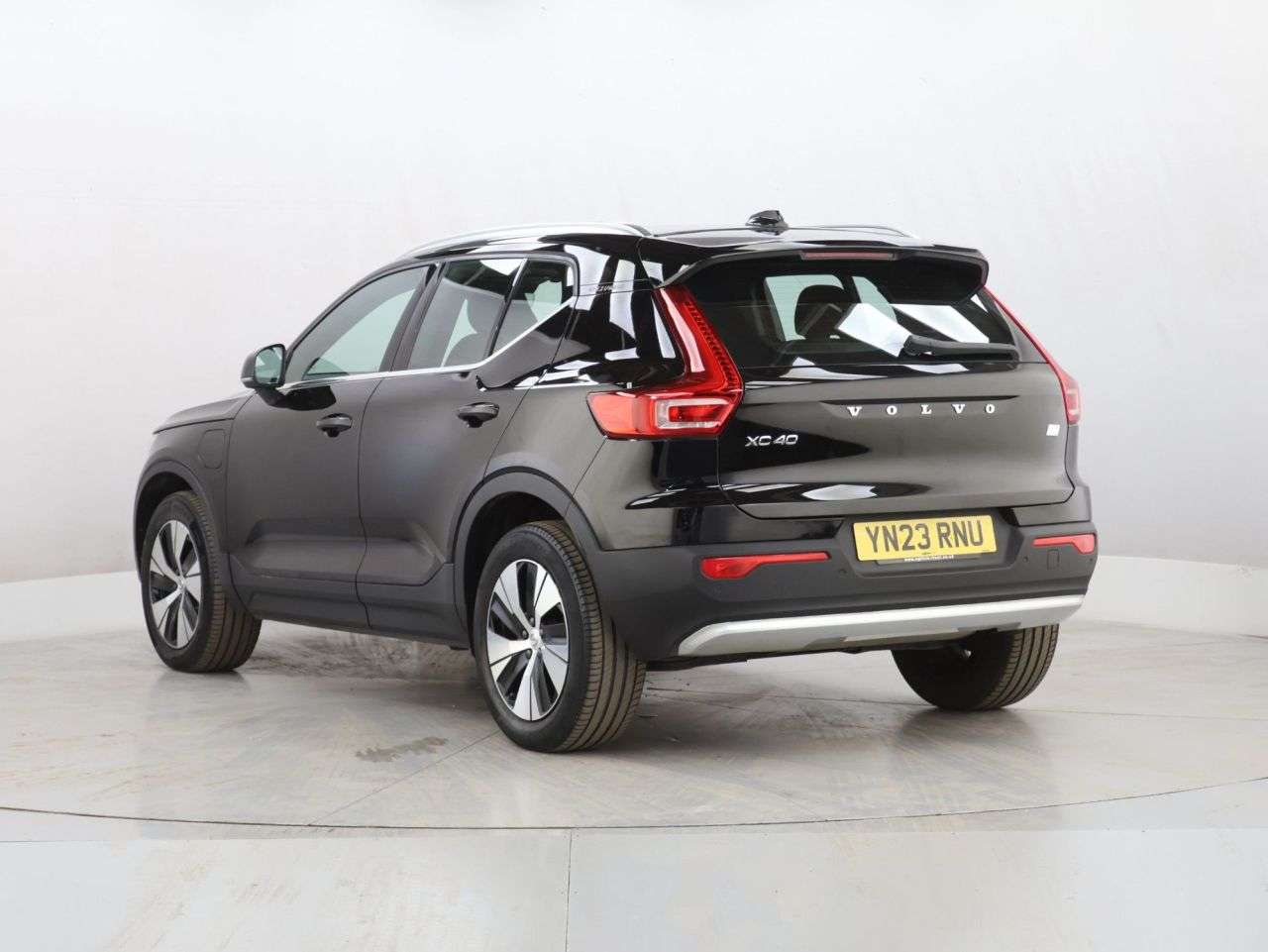 2023 VOLVO XC40 2023 VOLVO XC40