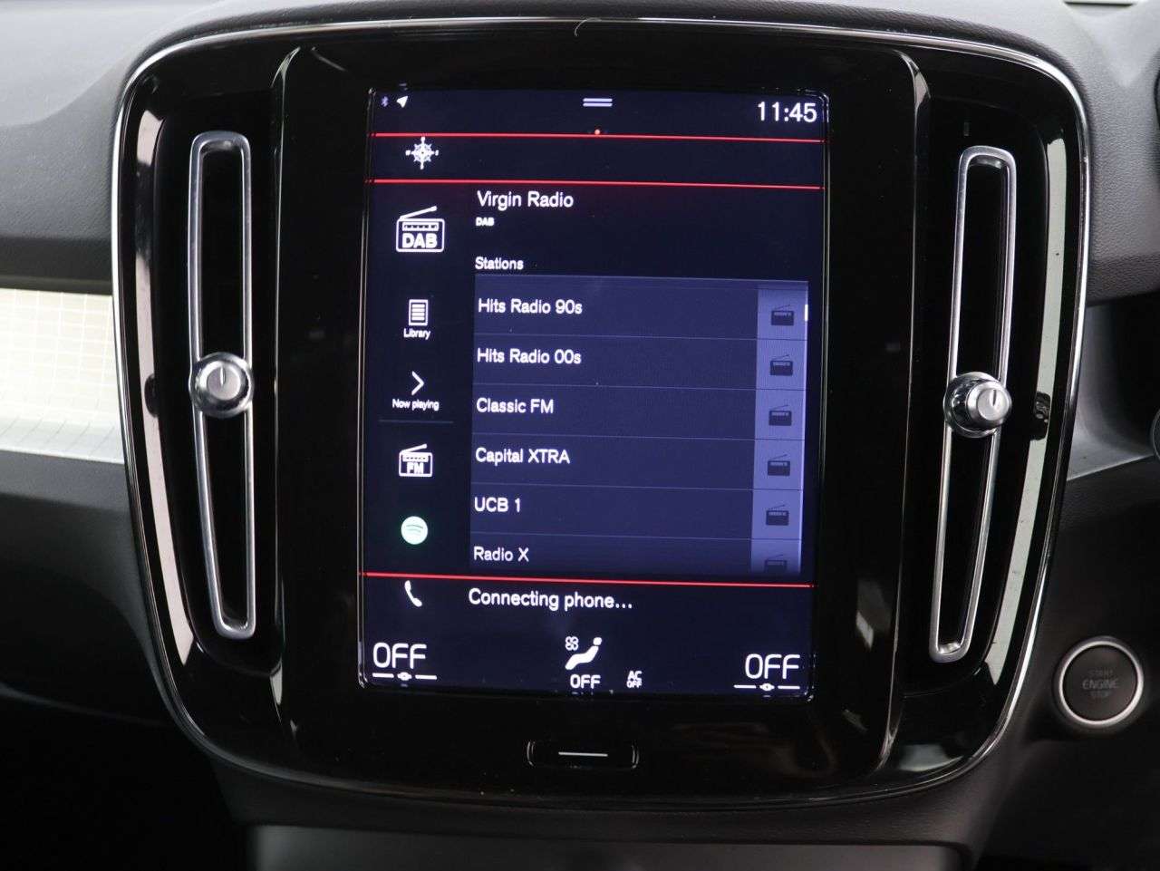 2023 VOLVO XC40 2023 VOLVO XC40
