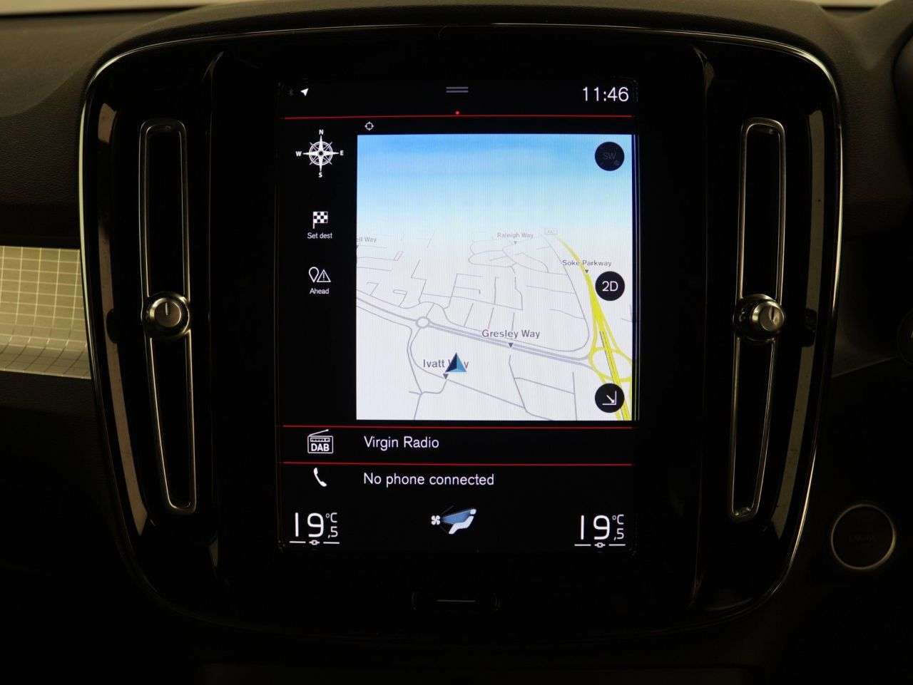 2023 VOLVO XC40 2023 VOLVO XC40