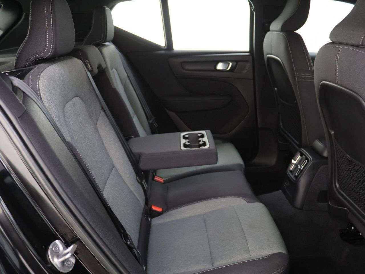 2023 VOLVO XC40 2023 VOLVO XC40
