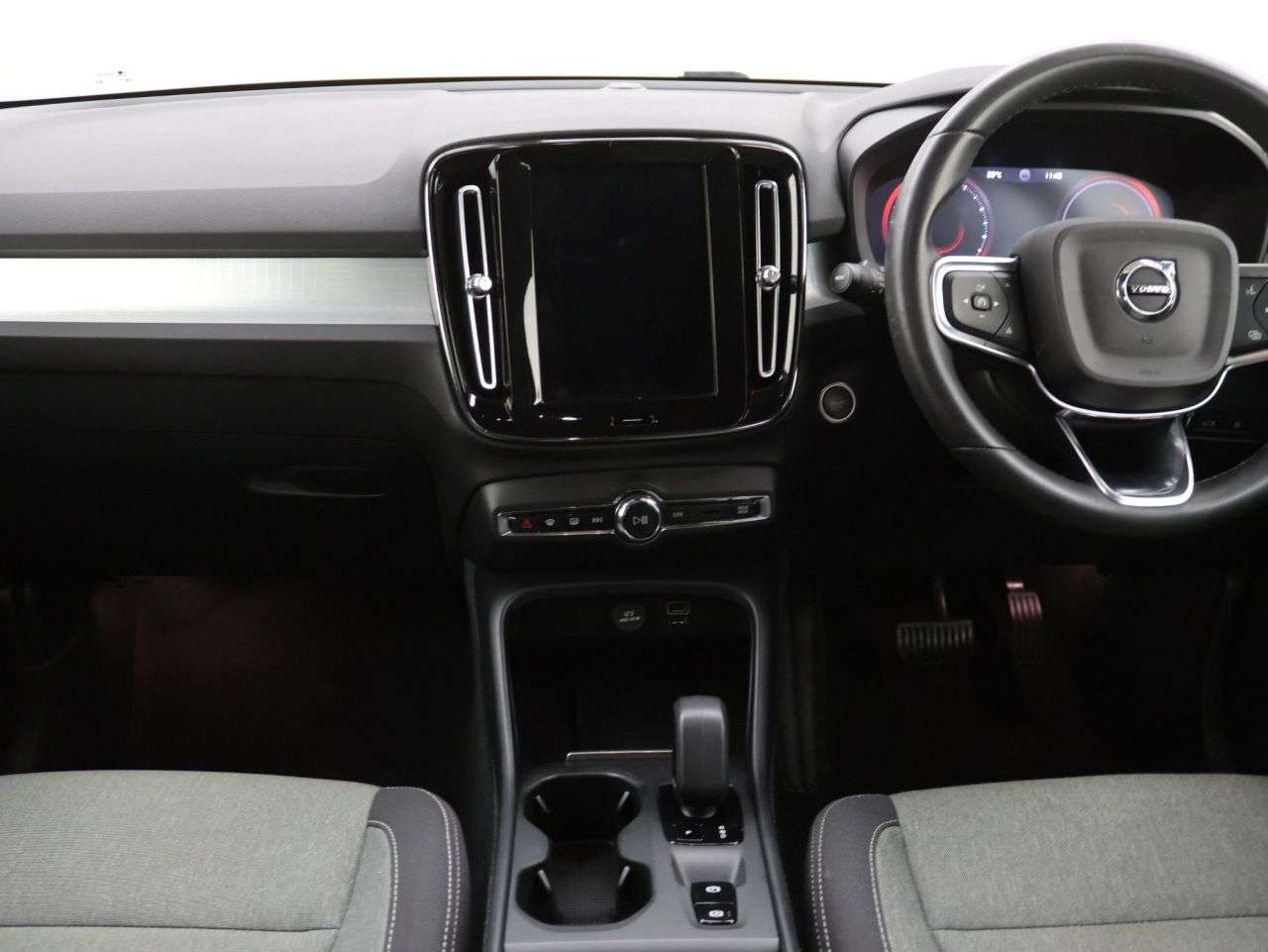 2023 VOLVO XC40 2023 VOLVO XC40