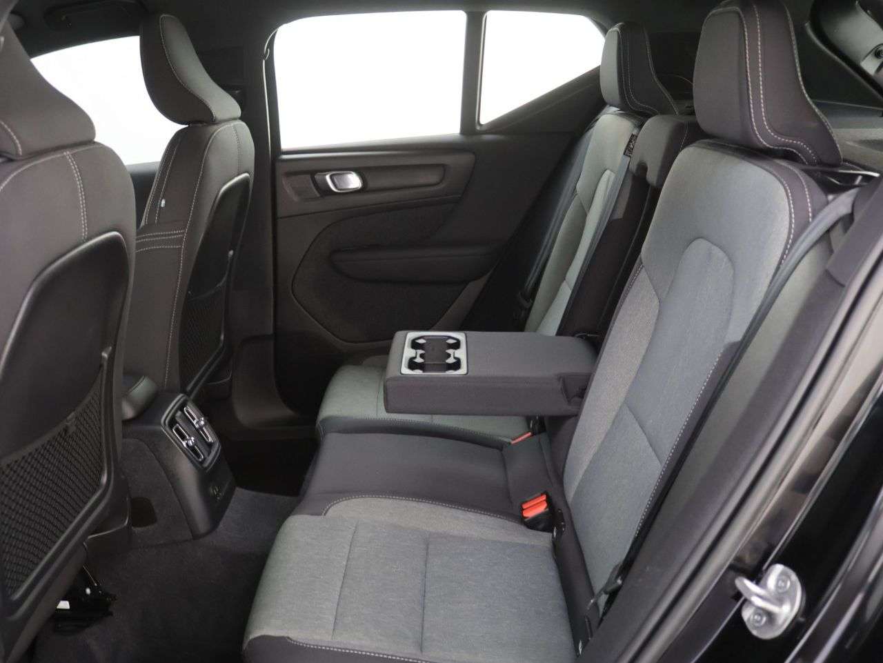 2023 VOLVO XC40 2023 VOLVO XC40