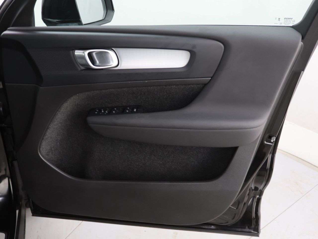 2023 VOLVO XC40 2023 VOLVO XC40
