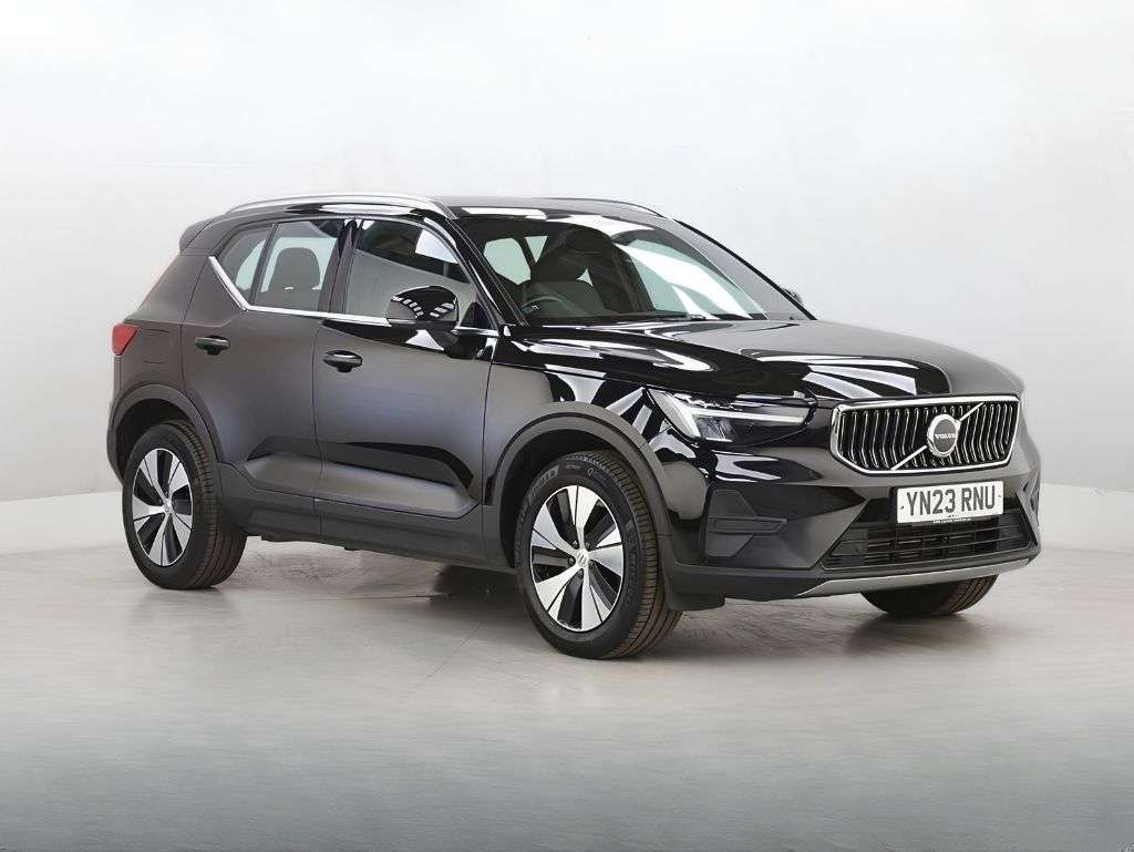 A 2023 VOLVO XC40 1.5h T4 Recharge 10.7kWh Core SUV 5dr Petrol Plug-in Hybrid Auto Euro 6 (s/ A 2023 VOLVO XC40 1.5h T4 Recharge 10.7kWh Core SUV 5dr Petrol Plug-in Hybrid Auto Euro 6 (s/