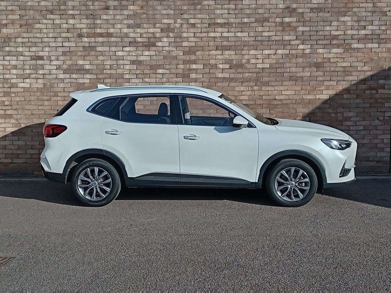 A 2023 MG MG HS 1.5 T-GDI SE SUV 5dr Petrol DCT Euro 6 (s/s) (162 ps) A 2023 MG MG HS 1.5 T-GDI SE SUV 5dr Petrol DCT Euro 6 (s/s) (162 ps)