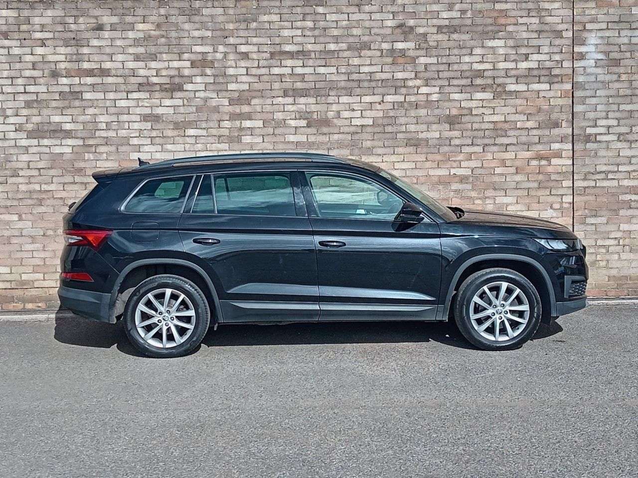 A 2021 SKODA KODIAQ 1.5 TSI ACT SE SUV 5dr Petrol Manual Euro 6 (s/s) (7 Seat) (150 ps) A 2021 SKODA KODIAQ 1.5 TSI ACT SE SUV 5dr Petrol Manual Euro 6 (s/s) (7 Seat) (150 ps)