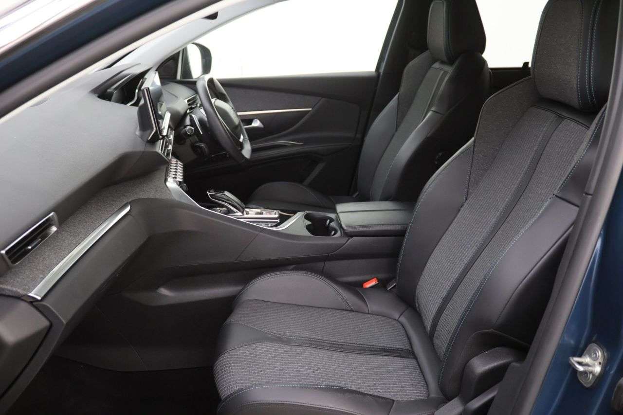 2022 PEUGEOT 5008 2022 PEUGEOT 5008