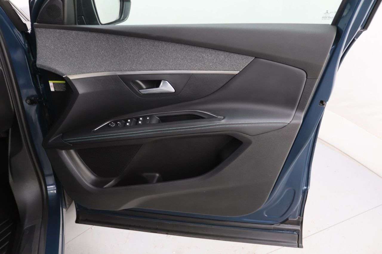 2022 PEUGEOT 5008 2022 PEUGEOT 5008