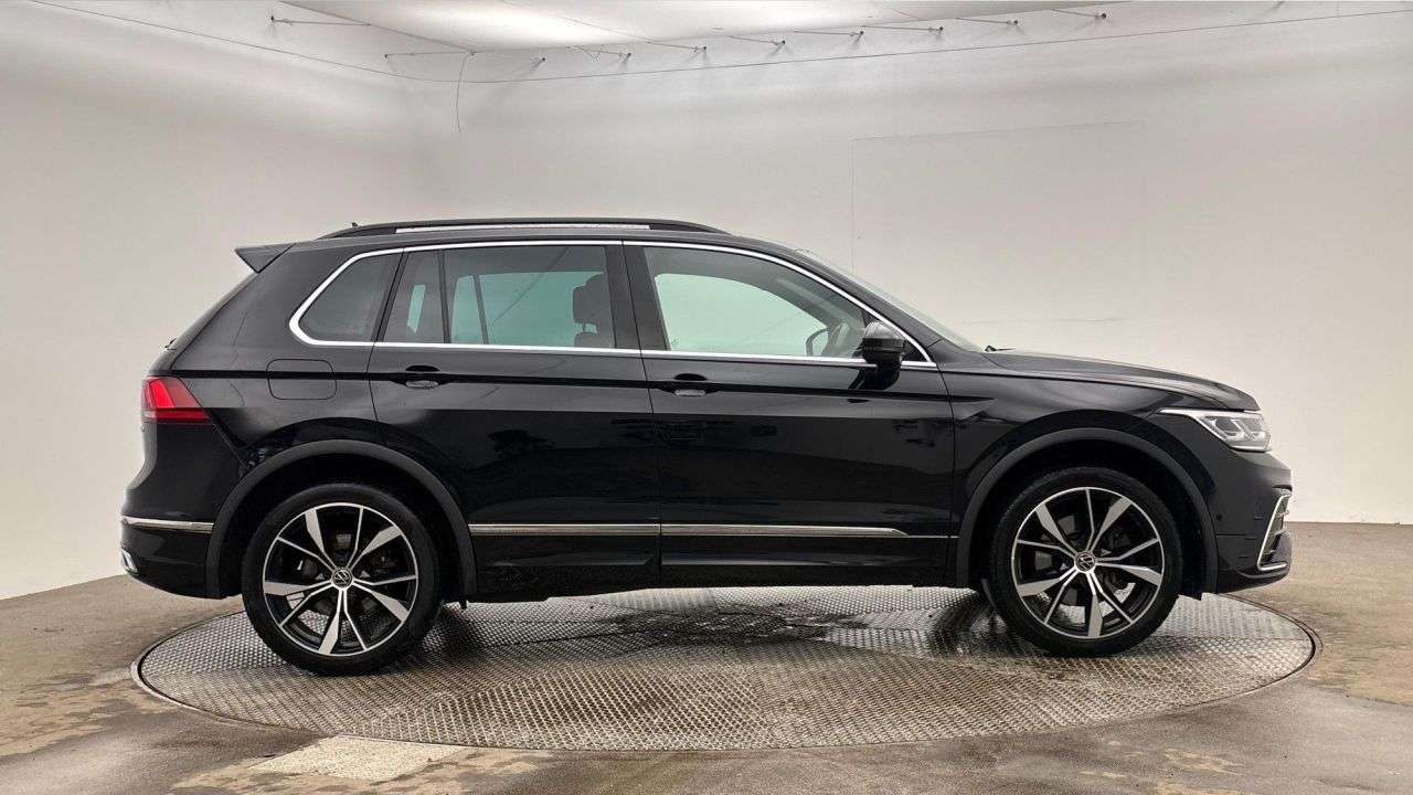 A 2023 VOLKSWAGEN TIGUAN 1.4 TSI 13kWh R-Line SUV 5dr Petrol Plug-in Hybrid DSG Euro 6 (s/s) (245 ps A 2023 VOLKSWAGEN TIGUAN 1.4 TSI 13kWh R-Line SUV 5dr Petrol Plug-in Hybrid DSG Euro 6 (s/s) (245 ps