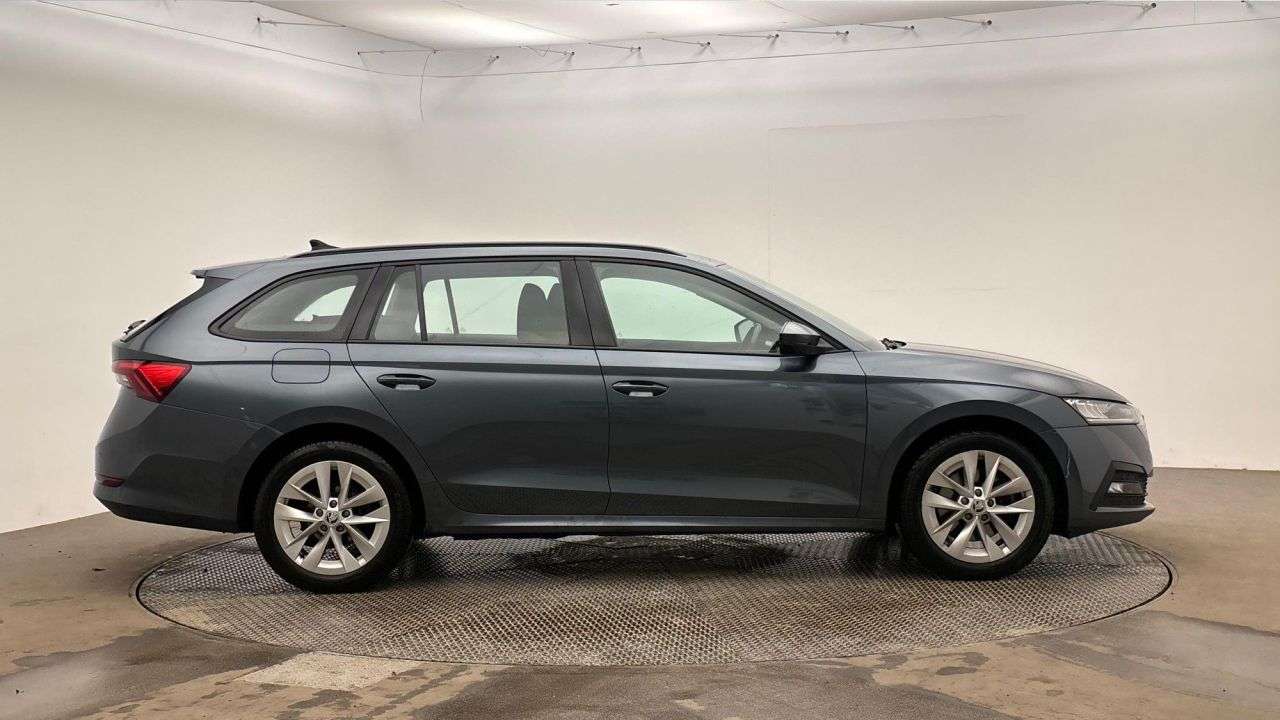 A 2022 SKODA OCTAVIA 1.4 TSI iV 13kWh SE Technology Estate 5dr Petrol Plug-in Hybrid DSG Euro 6 A 2022 SKODA OCTAVIA 1.4 TSI iV 13kWh SE Technology Estate 5dr Petrol Plug-in Hybrid DSG Euro 6
