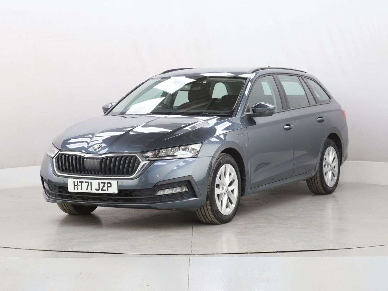 A 2022 SKODA OCTAVIA 1.4 TSI iV 13kWh SE Technology Estate 5dr Petrol Plug-in Hybrid DSG Euro 6 A 2022 SKODA OCTAVIA 1.4 TSI iV 13kWh SE Technology Estate 5dr Petrol Plug-in Hybrid DSG Euro 6
