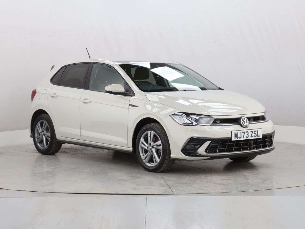 A 2023 VOLKSWAGEN POLO 1.0 TSI R-Line Hatchback 5dr Petrol DSG Euro 6 (s/s) (110 ps) A 2023 VOLKSWAGEN POLO 1.0 TSI R-Line Hatchback 5dr Petrol DSG Euro 6 (s/s) (110 ps)