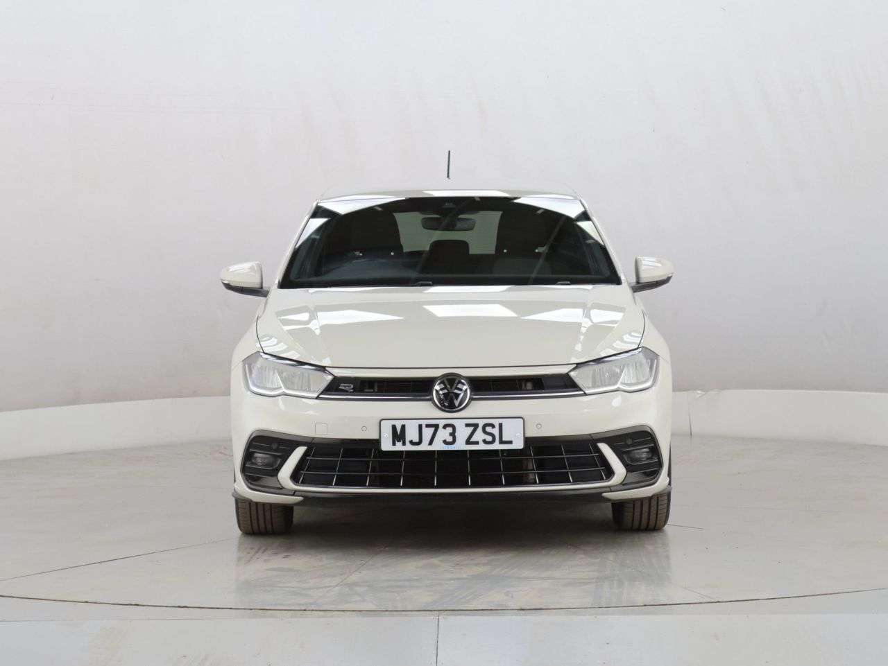 A 2023 VOLKSWAGEN POLO 1.0 TSI R-Line Hatchback 5dr Petrol DSG Euro 6 (s/s) (110 ps) A 2023 VOLKSWAGEN POLO 1.0 TSI R-Line Hatchback 5dr Petrol DSG Euro 6 (s/s) (110 ps)
