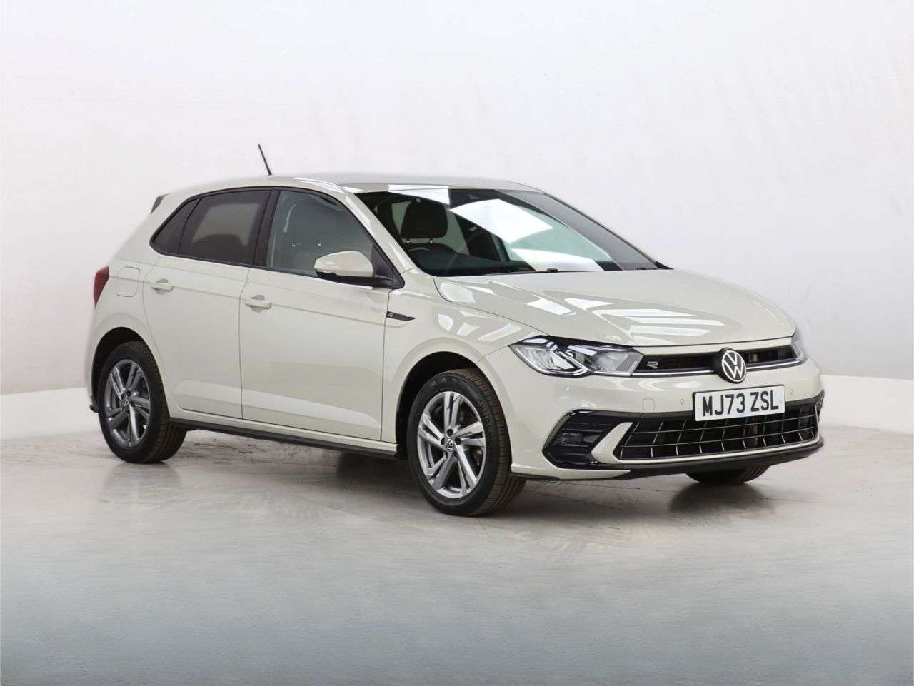 A 2023 VOLKSWAGEN POLO 1.0 TSI R-Line Hatchback 5dr Petrol DSG Euro 6 (s/s) (110 ps) A 2023 VOLKSWAGEN POLO 1.0 TSI R-Line Hatchback 5dr Petrol DSG Euro 6 (s/s) (110 ps)
