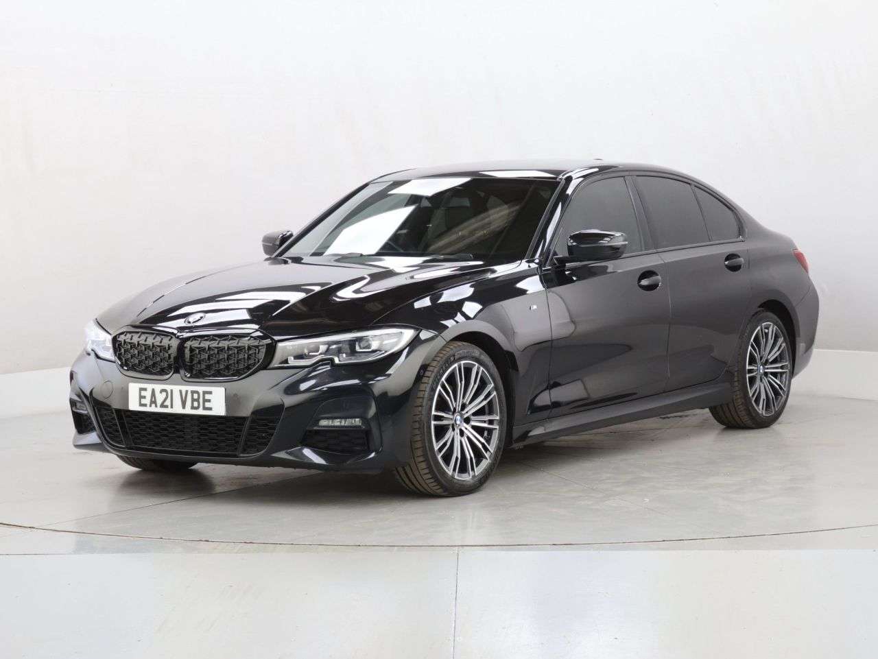A 2021 BMW 3 SERIES 2.0 320i M Sport Saloon 4dr Petrol Auto Euro 6 (s/s) (184 ps) A 2021 BMW 3 SERIES 2.0 320i M Sport Saloon 4dr Petrol Auto Euro 6 (s/s) (184 ps)