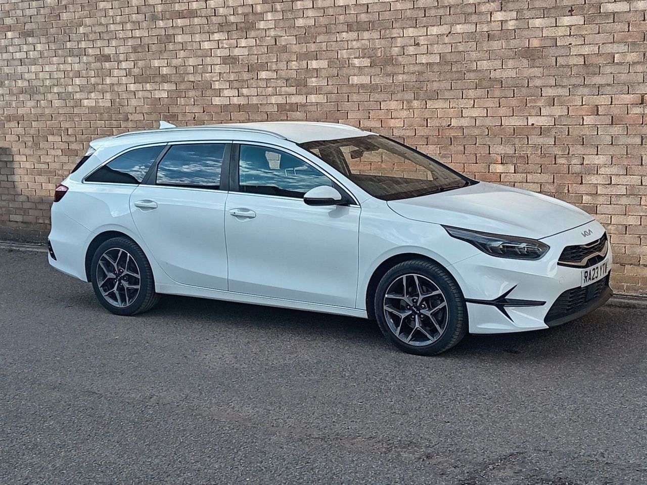 A 2023 KIA CEED 1.5 T-GDi 3 Sportswagon 5dr Petrol Manual Euro 6 (s/s) (158 bhp) A 2023 KIA CEED 1.5 T-GDi 3 Sportswagon 5dr Petrol Manual Euro 6 (s/s) (158 bhp)