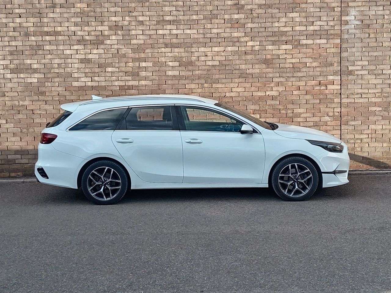 A 2023 KIA CEED 1.5 T-GDi 3 Sportswagon 5dr Petrol Manual Euro 6 (s/s) (158 bhp) A 2023 KIA CEED 1.5 T-GDi 3 Sportswagon 5dr Petrol Manual Euro 6 (s/s) (158 bhp)