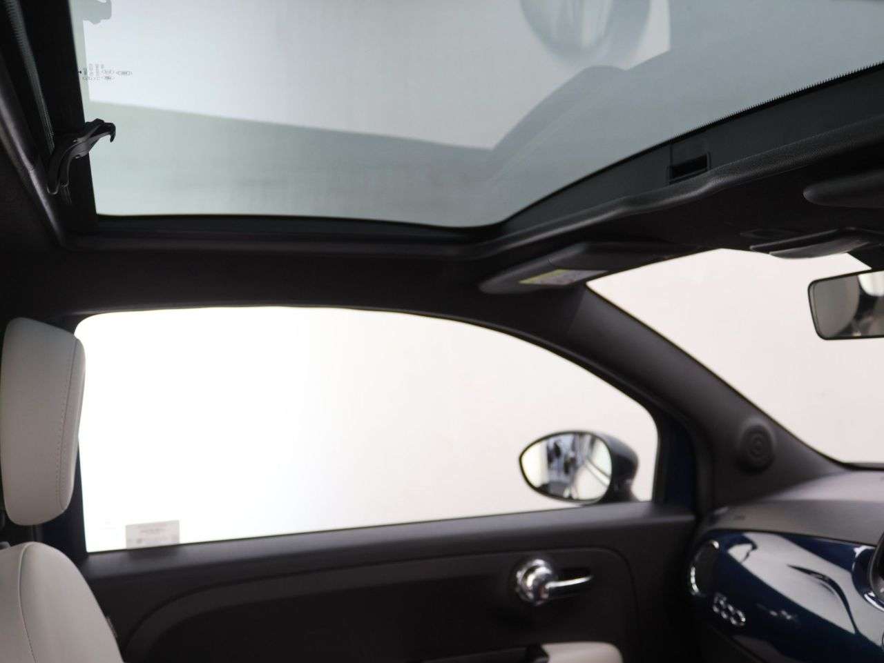 A 2022 FIAT 500 1.0 MHEV Dolcevita Hatchback 3dr Petrol Manual Euro 6 (s/s) (70 bhp) A 2022 FIAT 500 1.0 MHEV Dolcevita Hatchback 3dr Petrol Manual Euro 6 (s/s) (70 bhp)