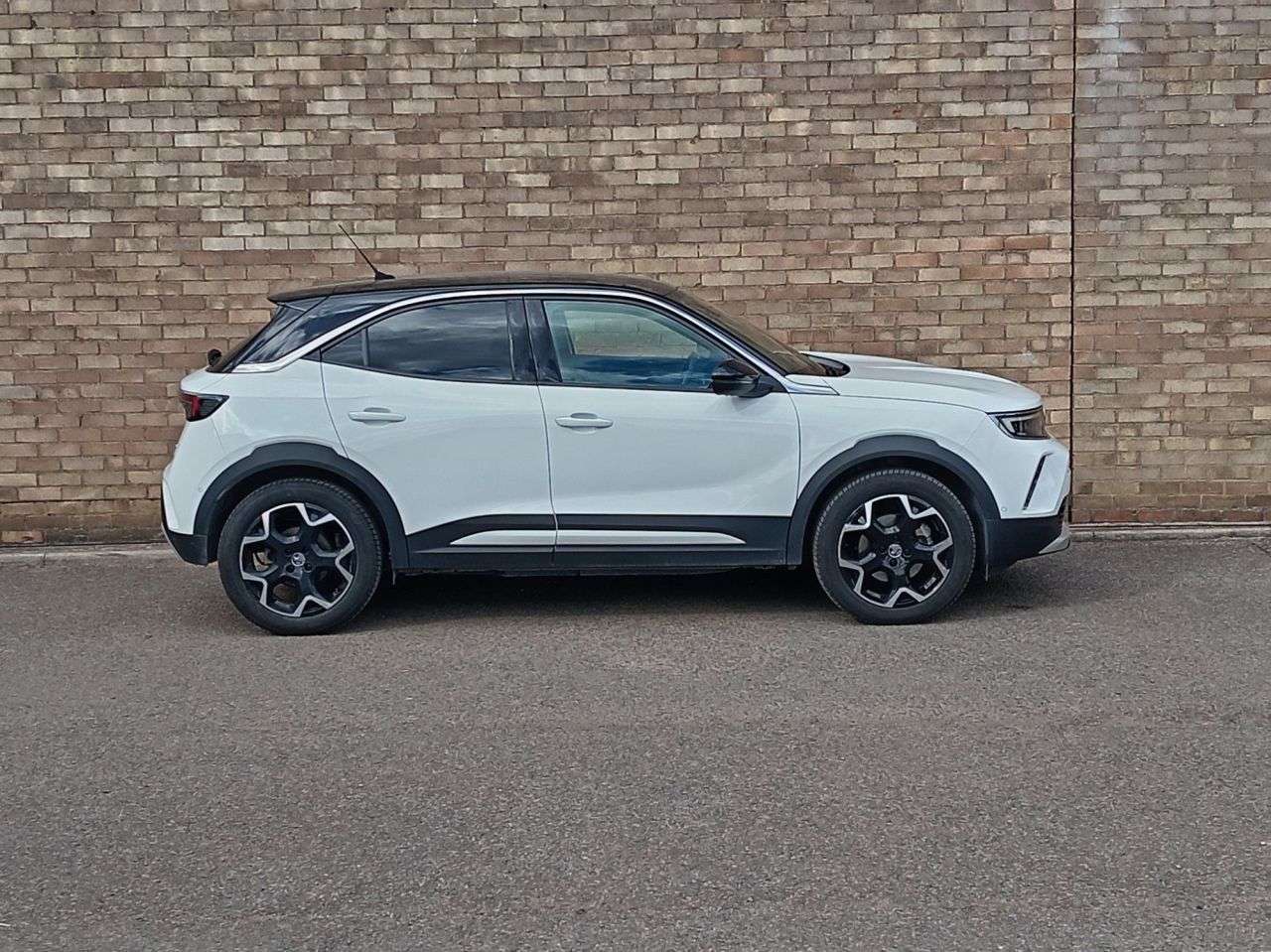 A 2023 VAUXHALL MOKKA ELECTRIC 50kWh Ultimate SUV 5dr Electric Auto (136 ps) A 2023 VAUXHALL MOKKA ELECTRIC 50kWh Ultimate SUV 5dr Electric Auto (136 ps)