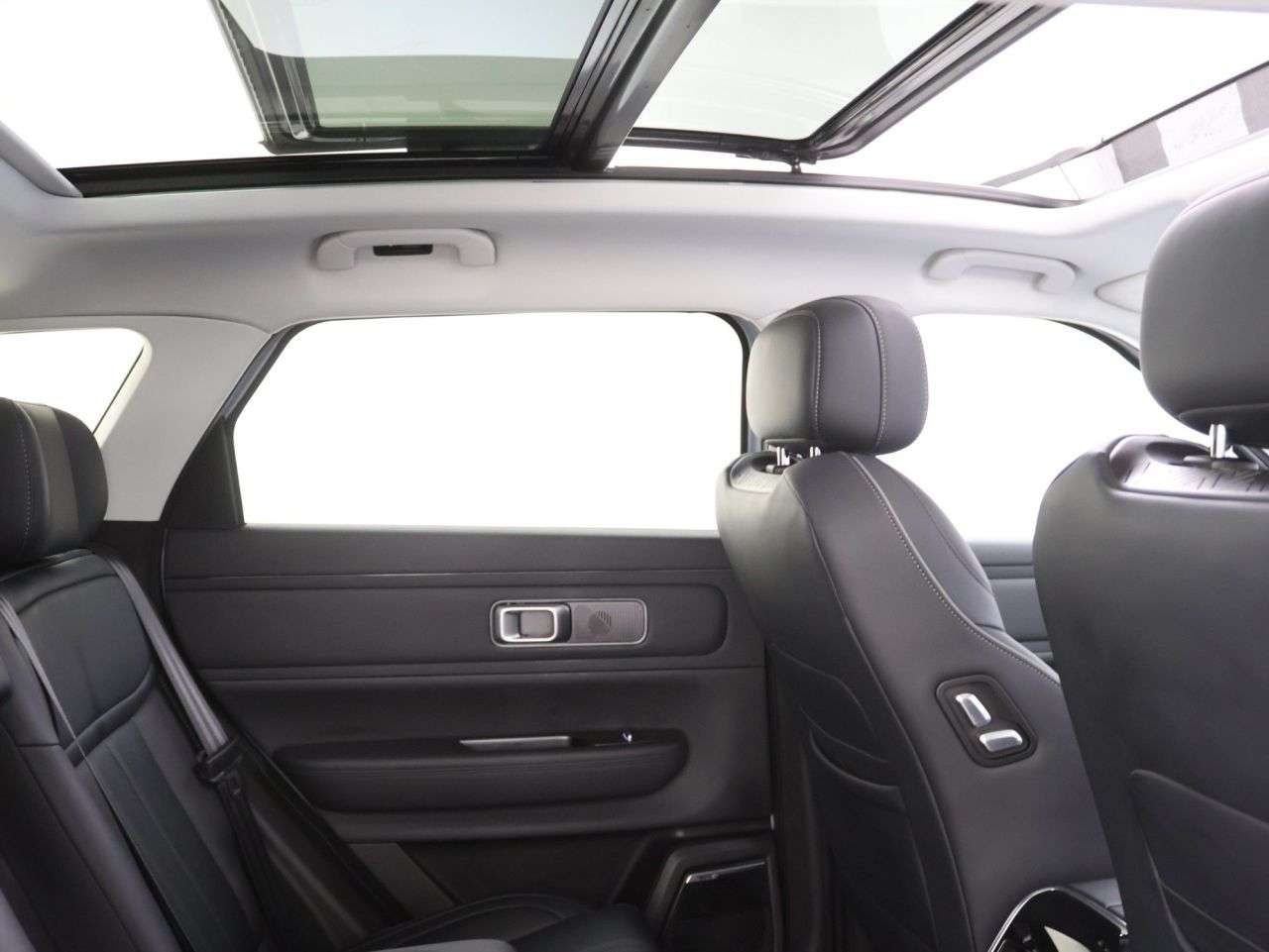 A 2026 JAECOO 7 1.5T SHS 18.3kWh Luxury SUV 5dr Petrol Plug-in Hybrid Auto Euro 6 (s/s) (20 A 2026 JAECOO 7 1.5T SHS 18.3kWh Luxury SUV 5dr Petrol Plug-in Hybrid Auto Euro 6 (s/s) (20