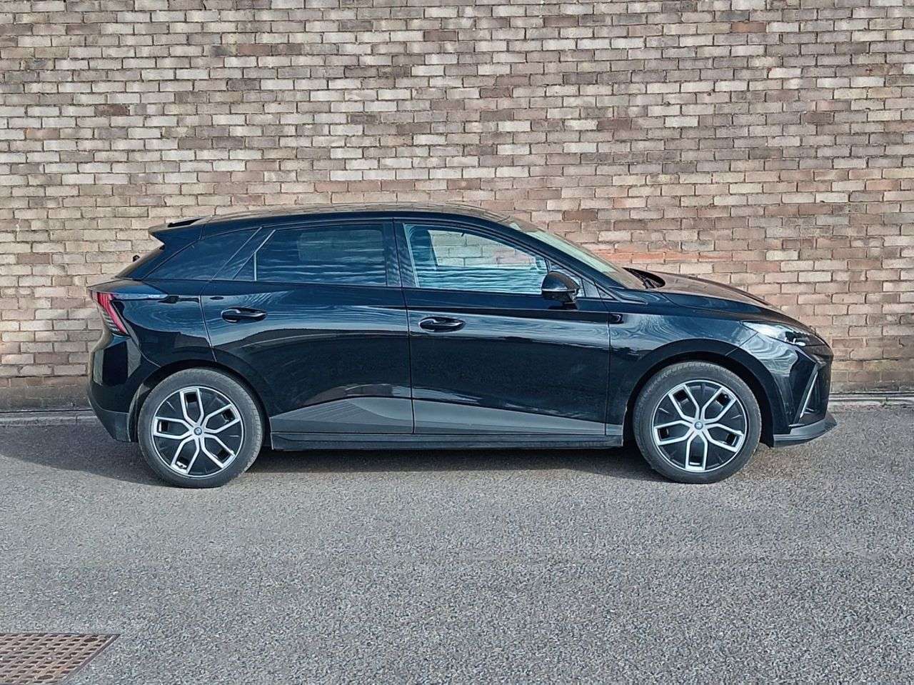 A 2025 MG MG 4 64kWh Trophy Long Range Hatchback 5dr Electric Auto (203 ps) A 2025 MG MG 4 64kWh Trophy Long Range Hatchback 5dr Electric Auto (203 ps)