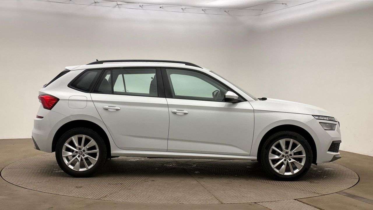 A 2023 SKODA KAMIQ 1.0 TSI SE SUV 5dr Petrol Manual Euro 6 (s/s) (95 ps) A 2023 SKODA KAMIQ 1.0 TSI SE SUV 5dr Petrol Manual Euro 6 (s/s) (95 ps)