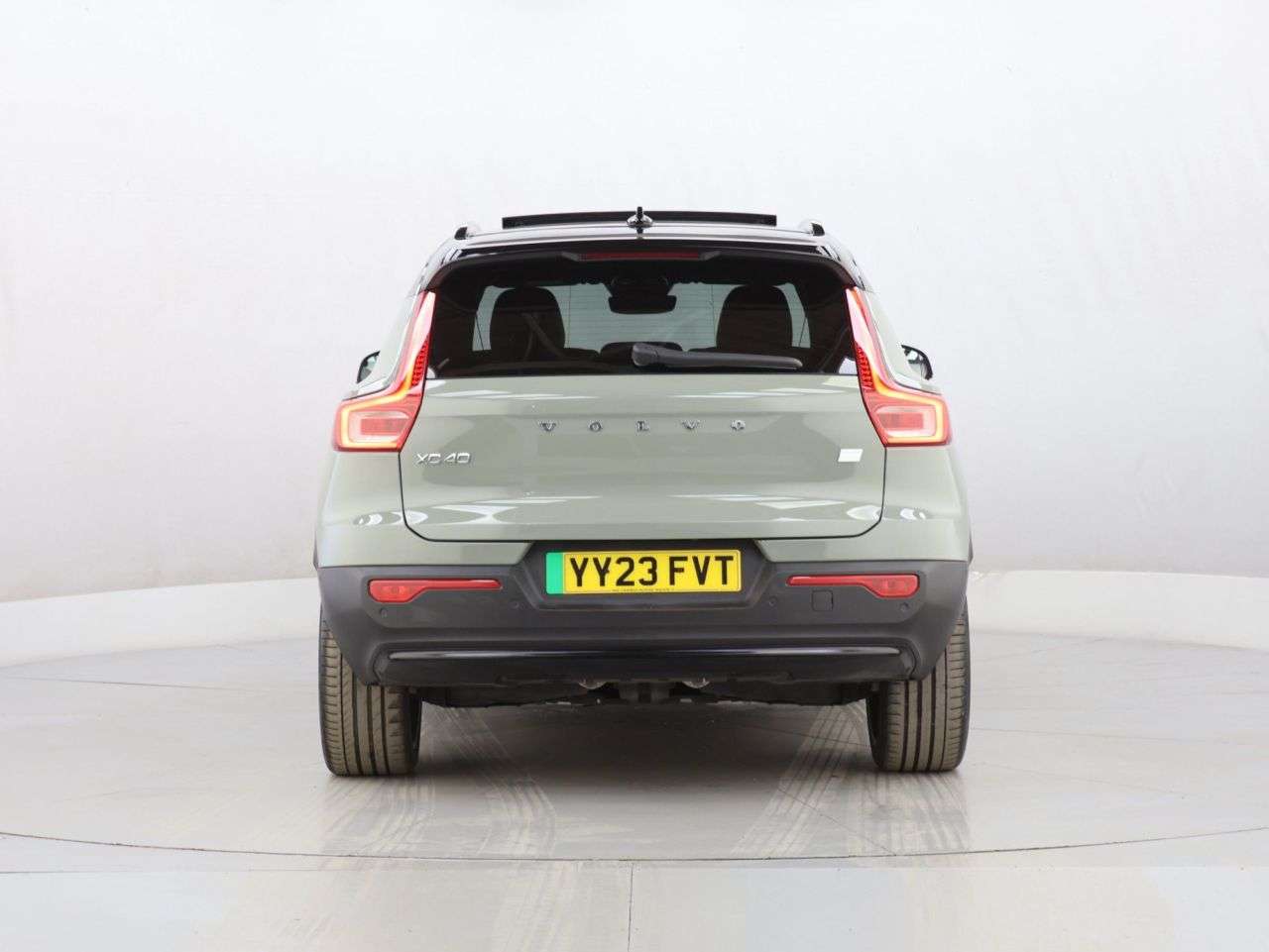 2023 VOLVO XC40 2023 VOLVO XC40