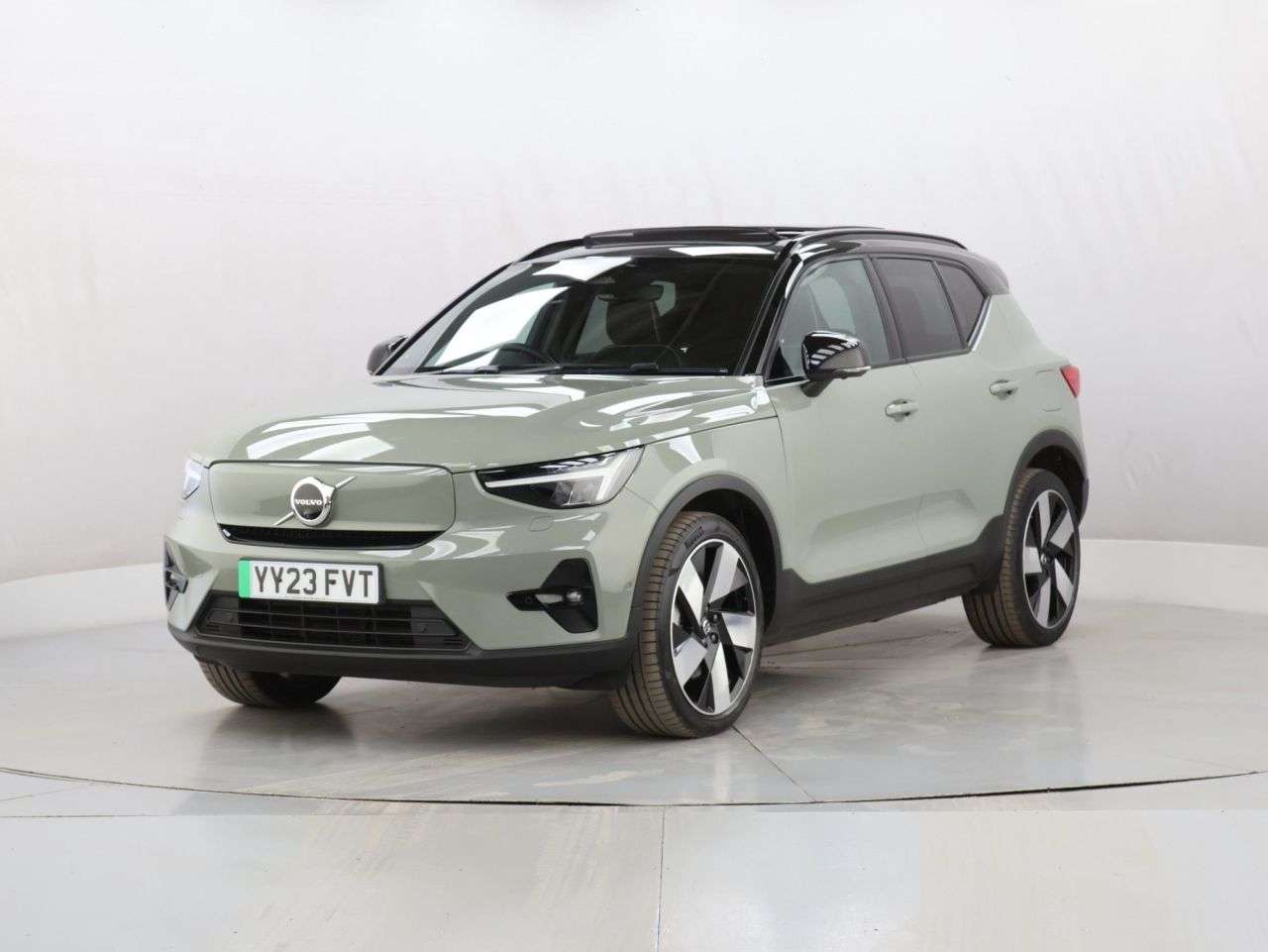 2023 VOLVO XC40 2023 VOLVO XC40