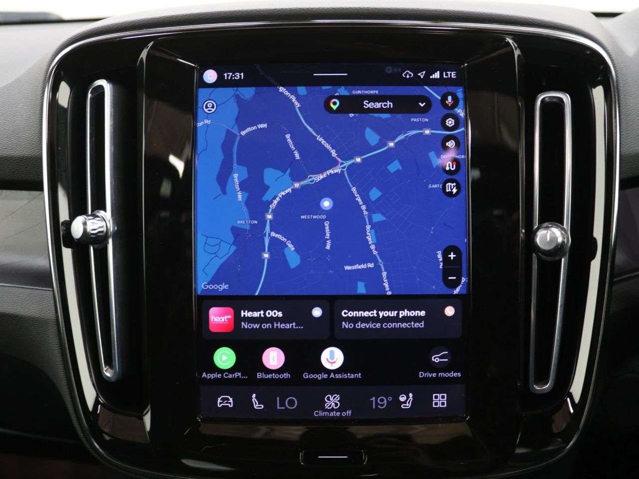 2023 VOLVO XC40 2023 VOLVO XC40