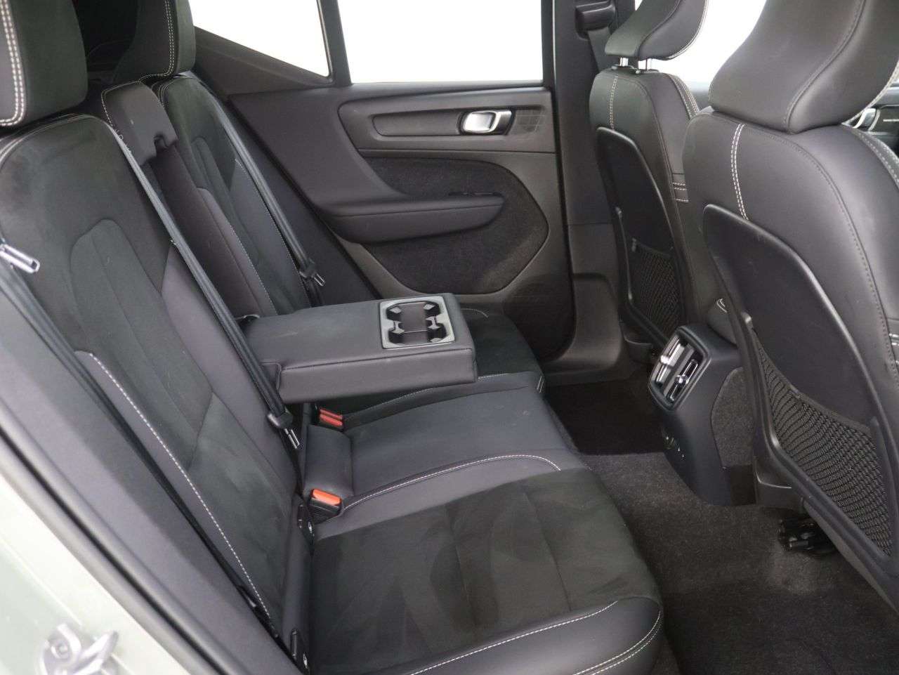 2023 VOLVO XC40 2023 VOLVO XC40