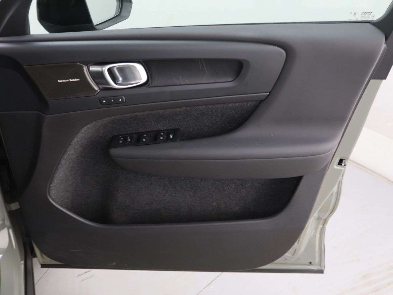 2023 VOLVO XC40 2023 VOLVO XC40