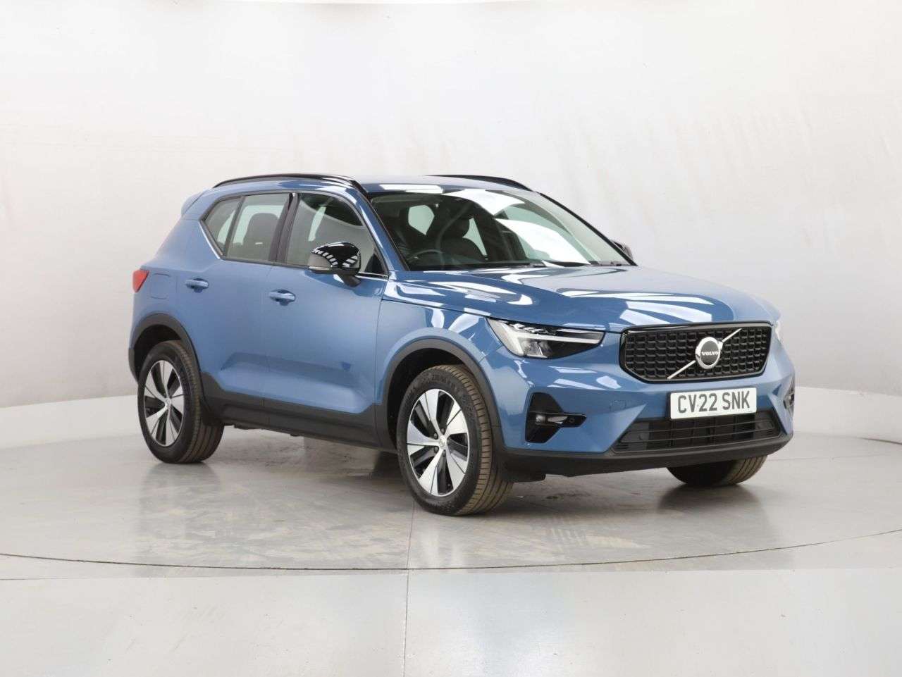 A 2022 VOLVO XC40 1.5h T4 Recharge 10.7kWh Plus SUV 5dr Petrol Plug-in Hybrid Auto Euro 6 (s/ A 2022 VOLVO XC40 1.5h T4 Recharge 10.7kWh Plus SUV 5dr Petrol Plug-in Hybrid Auto Euro 6 (s/