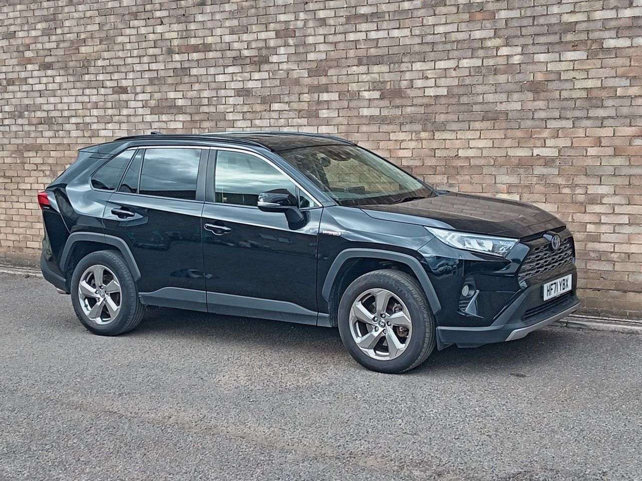 A 2021 TOYOTA RAV4 2.5 VVT-h GPF Design SUV 5dr Petrol Hybrid CVT Euro 6 (s/s) (218 ps) A 2021 TOYOTA RAV4 2.5 VVT-h GPF Design SUV 5dr Petrol Hybrid CVT Euro 6 (s/s) (218 ps)