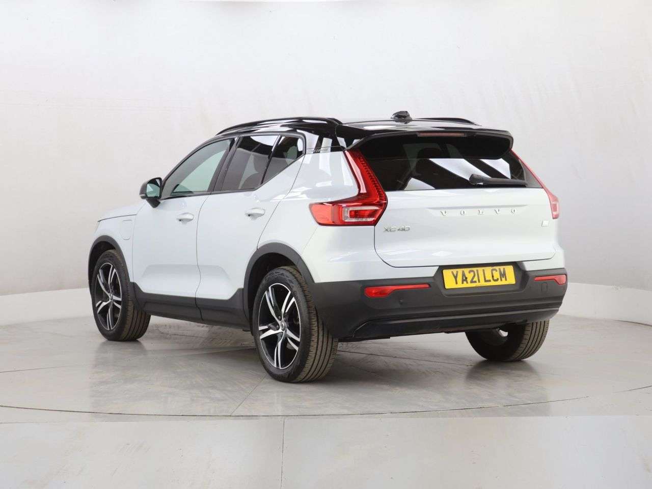 2021 VOLVO XC40 2021 VOLVO XC40