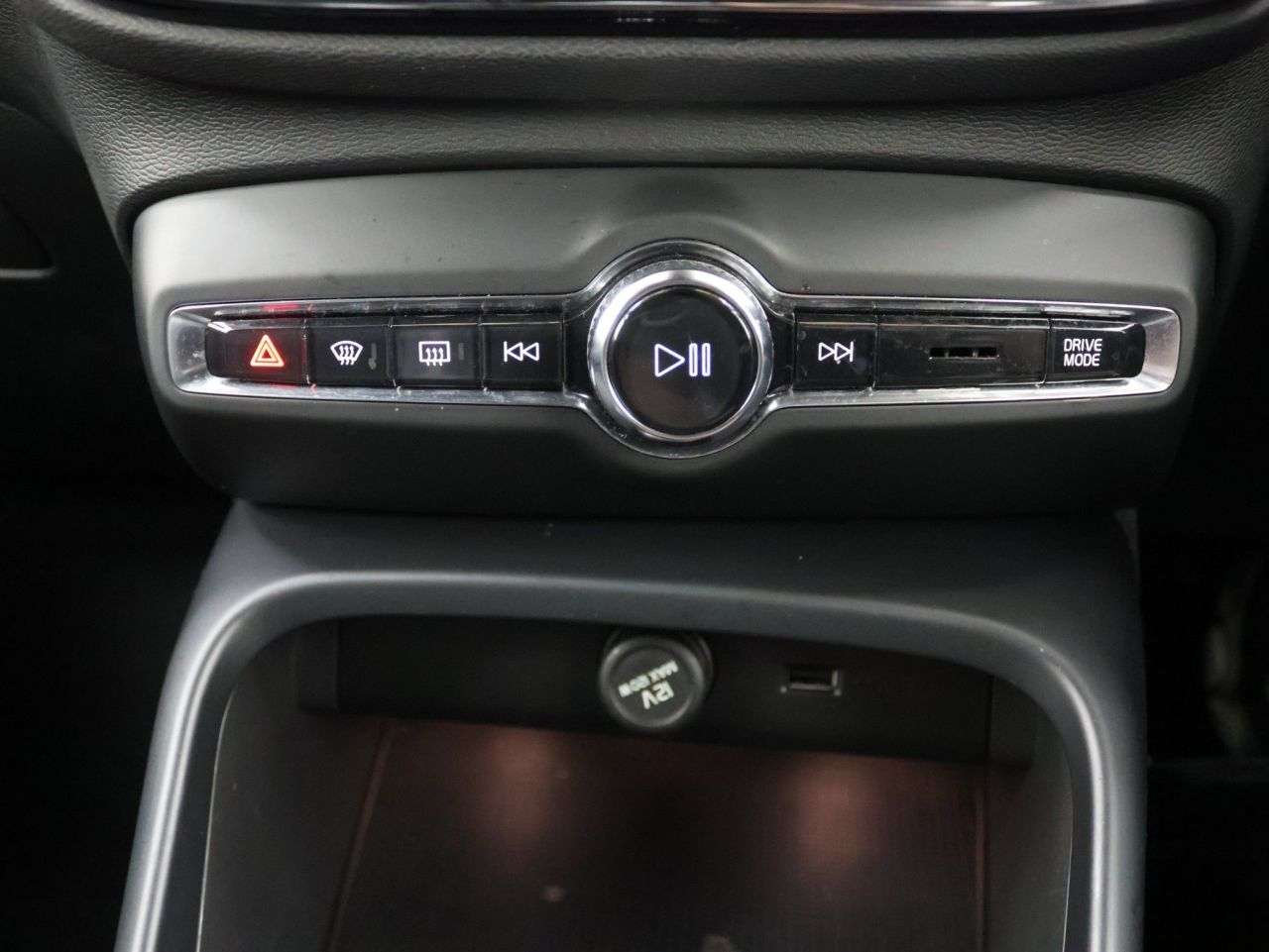 2021 VOLVO XC40 2021 VOLVO XC40