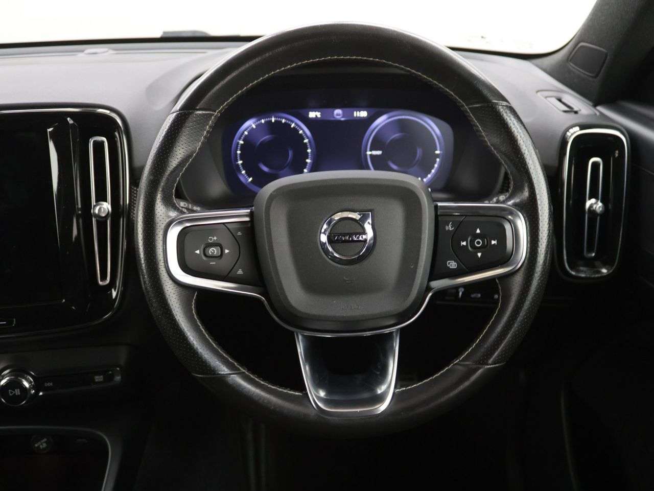 2021 VOLVO XC40 2021 VOLVO XC40