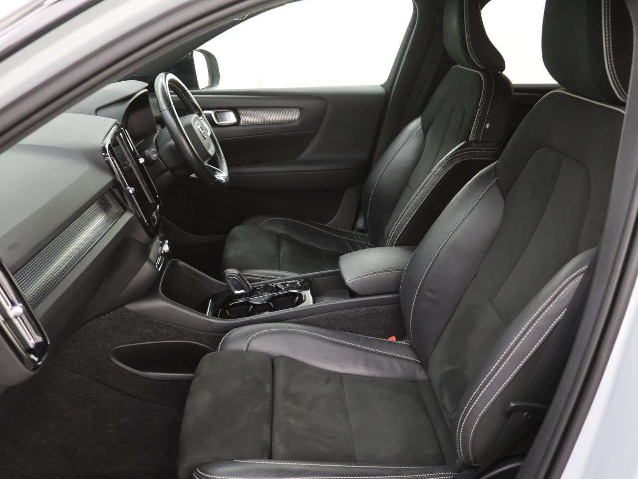 2021 VOLVO XC40 2021 VOLVO XC40