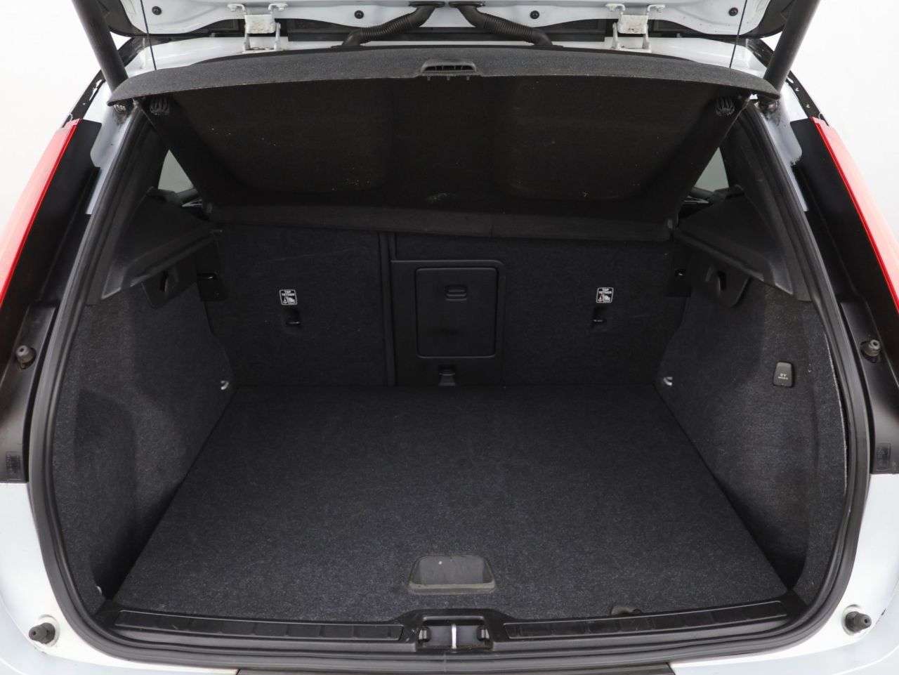 2021 VOLVO XC40 2021 VOLVO XC40