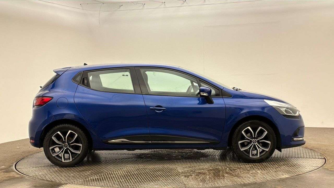 A 2019 RENAULT CLIO 0.9 TCe Play Hatchback 5dr Petrol Manual Euro 6 (s/s) (90 ps) A 2019 RENAULT CLIO 0.9 TCe Play Hatchback 5dr Petrol Manual Euro 6 (s/s) (90 ps)