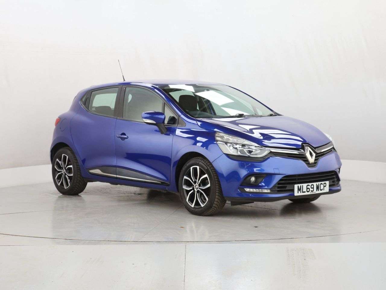 A 2019 RENAULT CLIO 0.9 TCe Play Hatchback 5dr Petrol Manual Euro 6 (s/s) (90 ps) A 2019 RENAULT CLIO 0.9 TCe Play Hatchback 5dr Petrol Manual Euro 6 (s/s) (90 ps)
