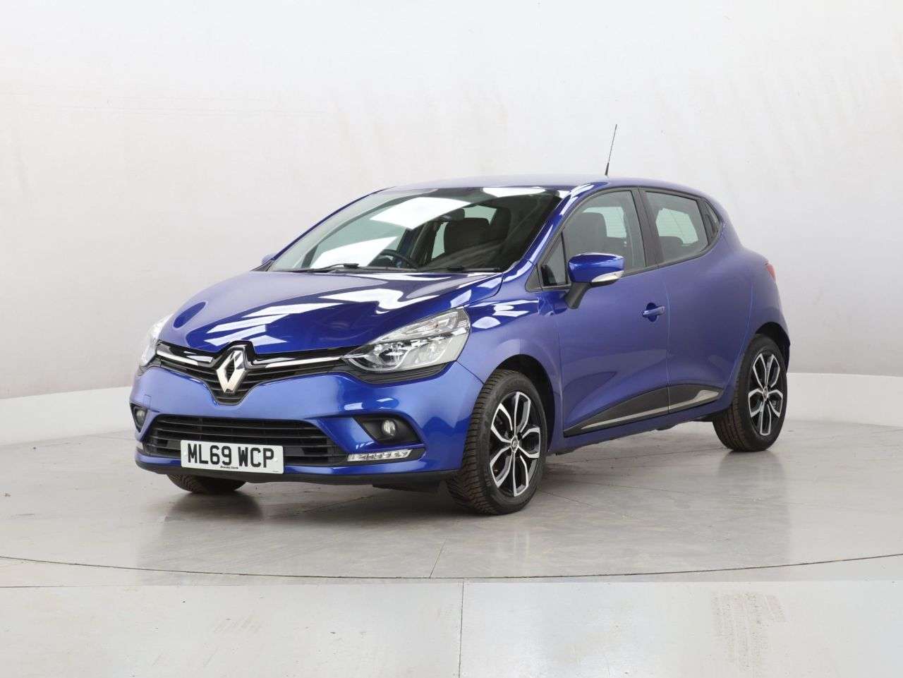 A 2019 RENAULT CLIO 0.9 TCe Play Hatchback 5dr Petrol Manual Euro 6 (s/s) (90 ps) A 2019 RENAULT CLIO 0.9 TCe Play Hatchback 5dr Petrol Manual Euro 6 (s/s) (90 ps)
