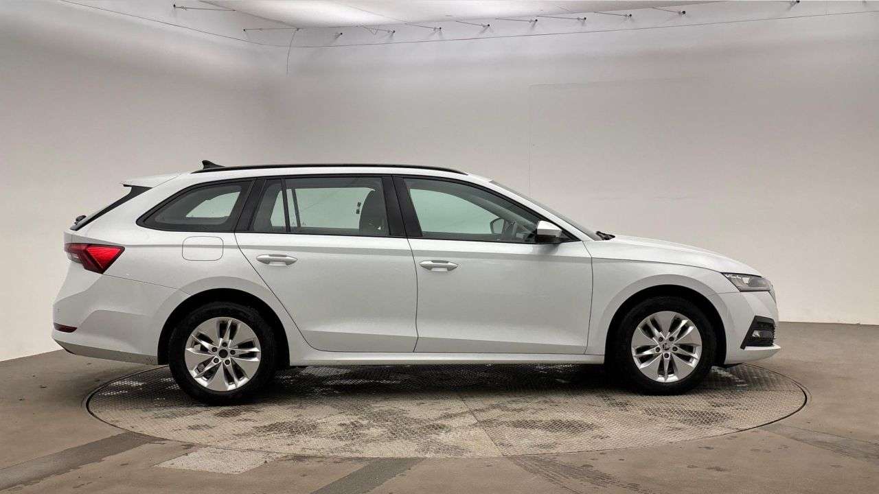 A 2022 SKODA OCTAVIA 2.0 TDI SE Technology Estate 5dr Diesel DSG Euro 6 (s/s) (116 ps) A 2022 SKODA OCTAVIA 2.0 TDI SE Technology Estate 5dr Diesel DSG Euro 6 (s/s) (116 ps)
